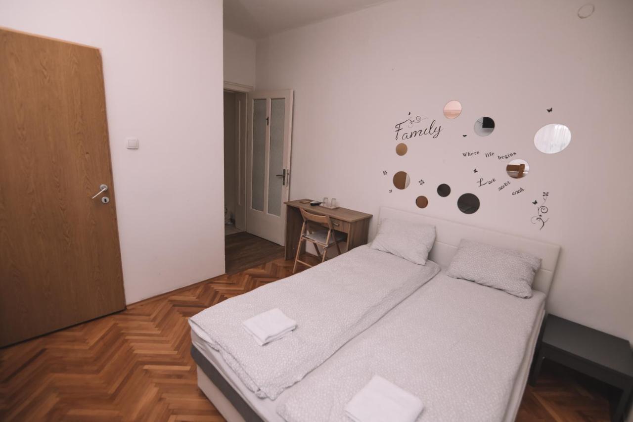 De Lux Apartment & Rooms Emilia Баня-Лука Екстер'єр фото